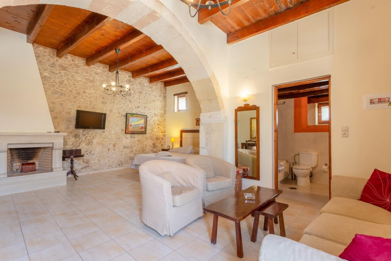 Double Bedroom Suite with en suite bathroom, living area